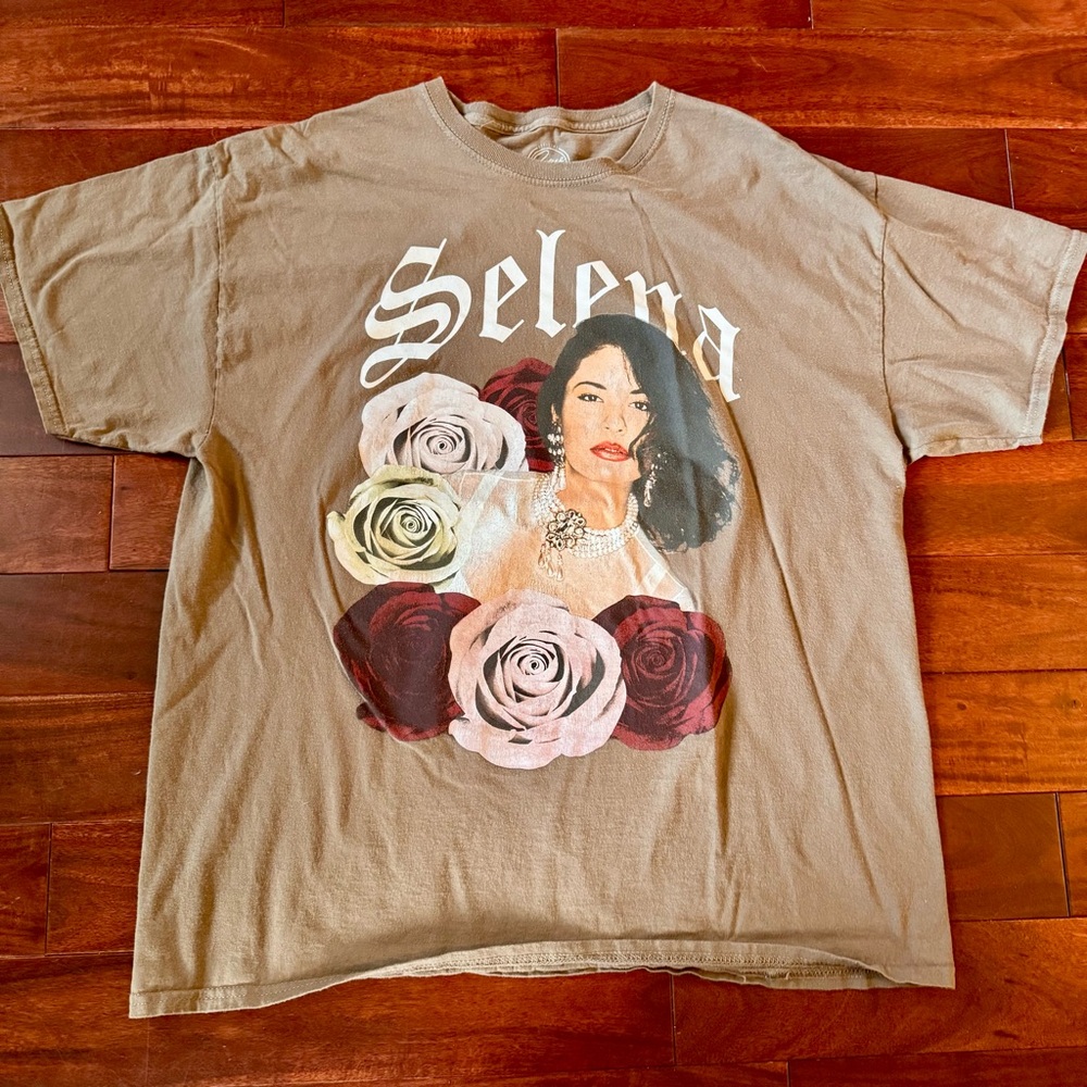 Selena Graphic Brown T-Shirt Floral Roses